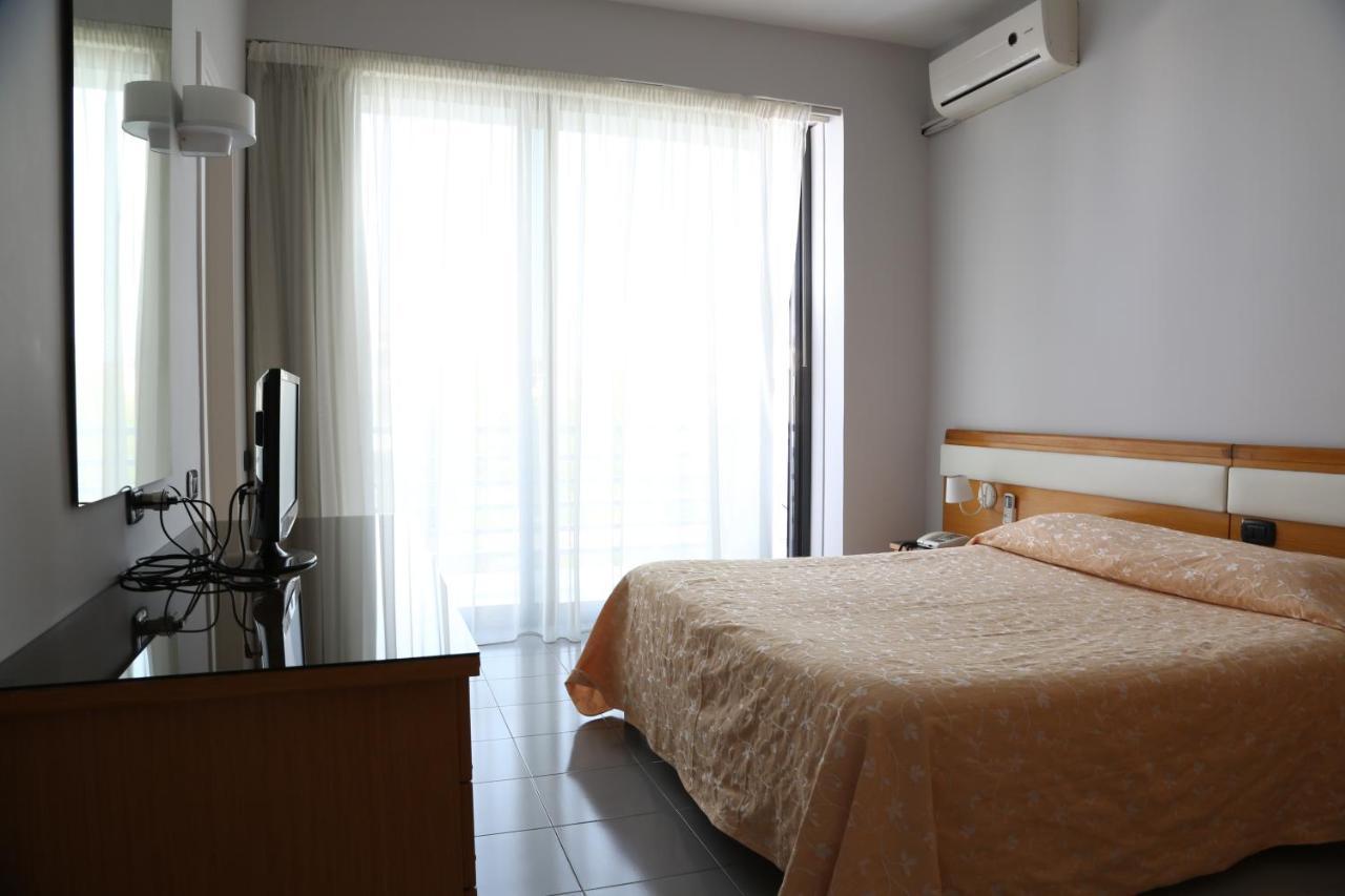 Hotel Barbarella Giugliano In Campania Exterior foto